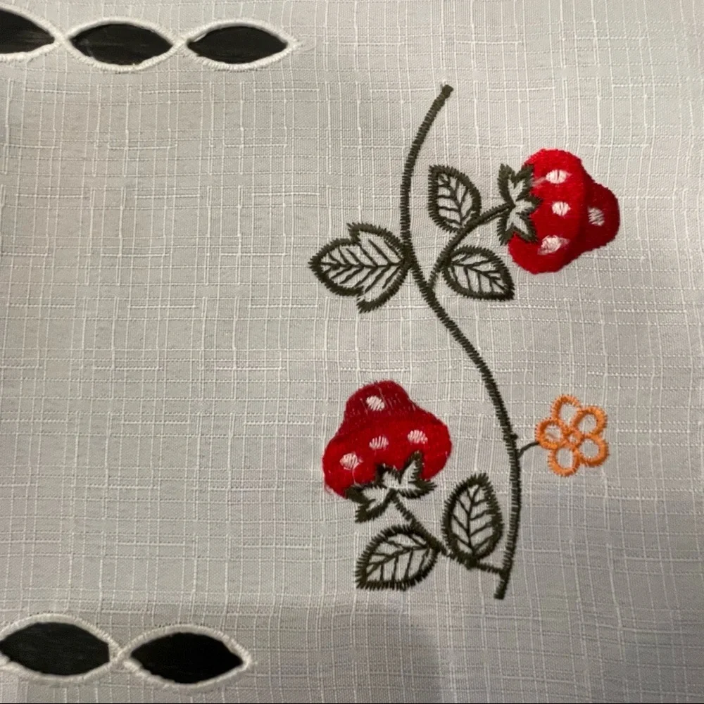 Never Used Handmade in Portugal 4 Piece Table Top Linen Set